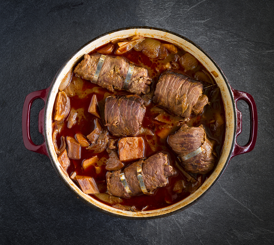 Rindsrouladen im Gusseisentopf
