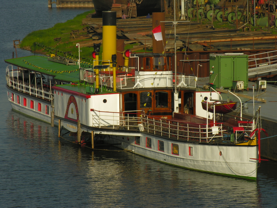 Raddampfer in Lauenburg