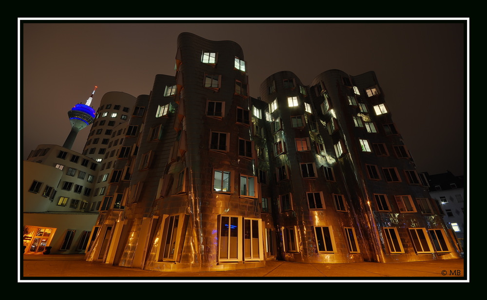 Düsseldorf - Gehry Bauten / Medienhafen