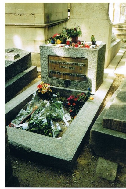 Das Grab von Jim Morrison Ist ein ziemlich altes Bild