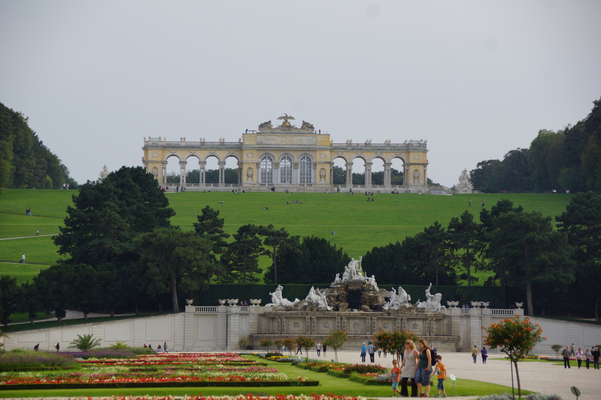 Schlosspark Schönbrunn mit Blick auf die Gloriette