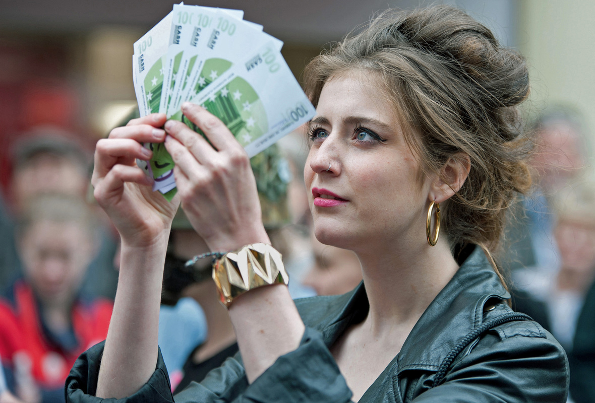 Bargeld lacht...