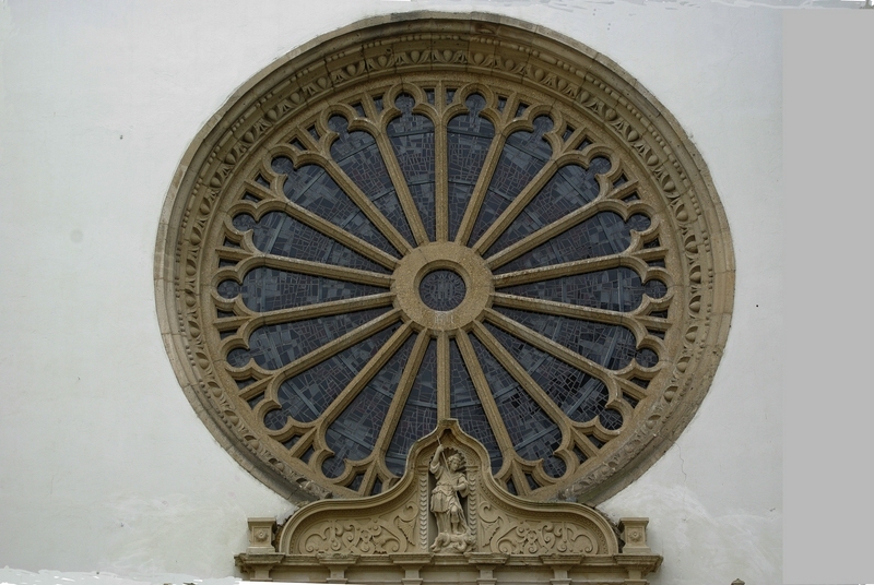 Fenster über dem Portal der CityKirche am Jesuitenplatz -Jesuitenkirche St. Johannes der Täufer -Koblenz  