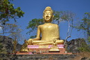 Buddha in einem Park in der Nähe der kambodschanischen Grenze