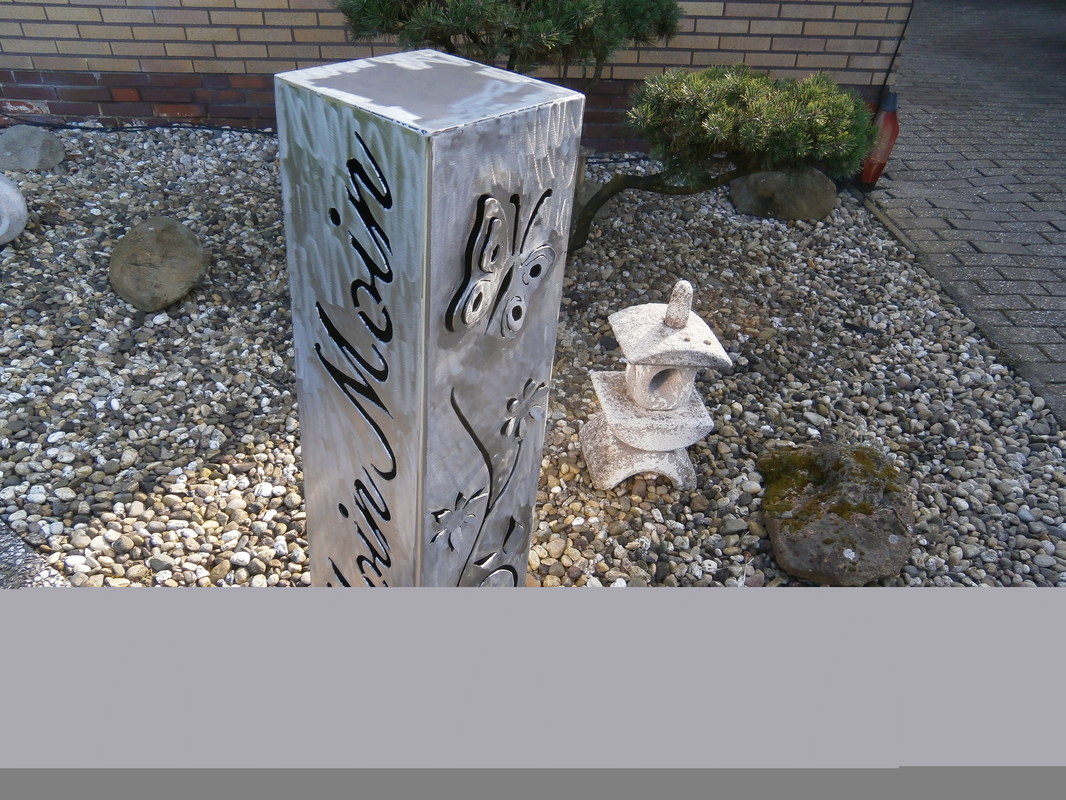 Rostsäule vor dem Rost