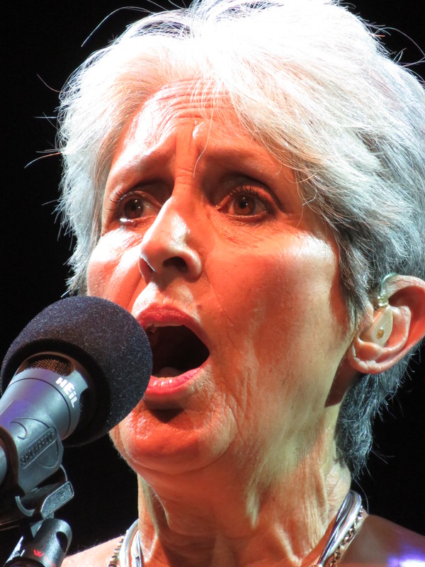 Joan Baez am 4. 7. 2015 in Linz an der Donau
