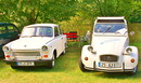 zwei Oldtimer Trabant und Ente