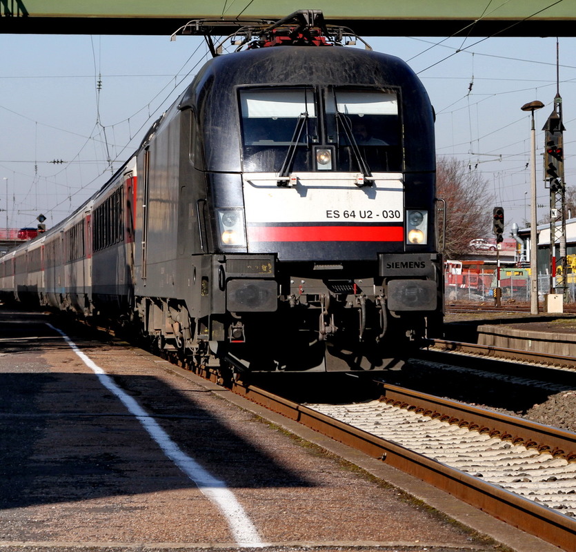 vorsicht am Bahnsteig.....