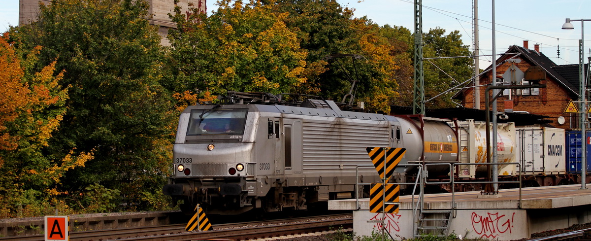 37033 auf Durchfahrt 