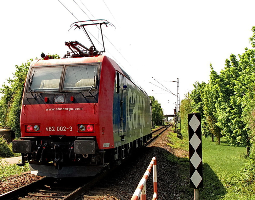 482 002-3 auf Rangierfahrt