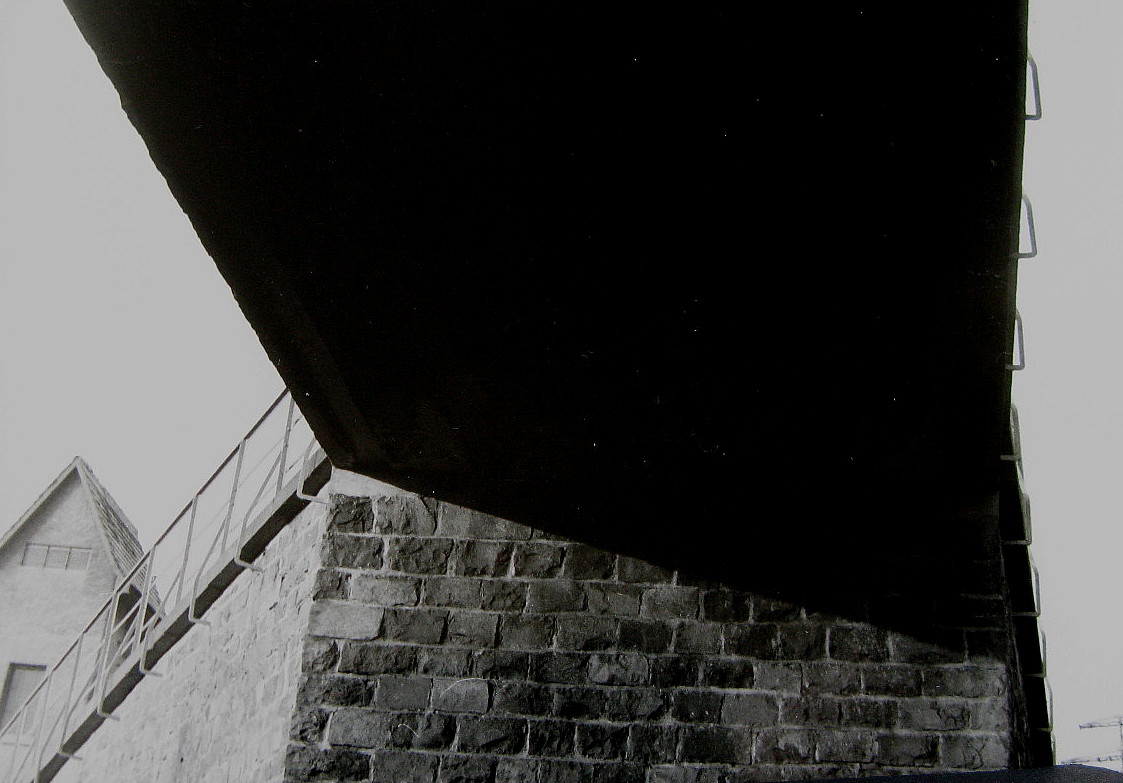 Blick auf die Brücke, vom Gleisbett aus --- 50er Jahre ---