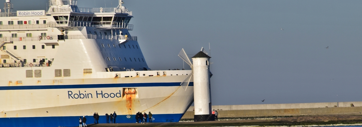 "Zusammenstoß" der Fähre mit der Mühlenbake, Leuchtfeuer in Windmühlenform  874erbaut