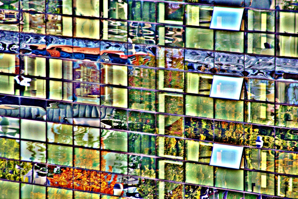 Spiegelung am Bürogebäude in Erfurt