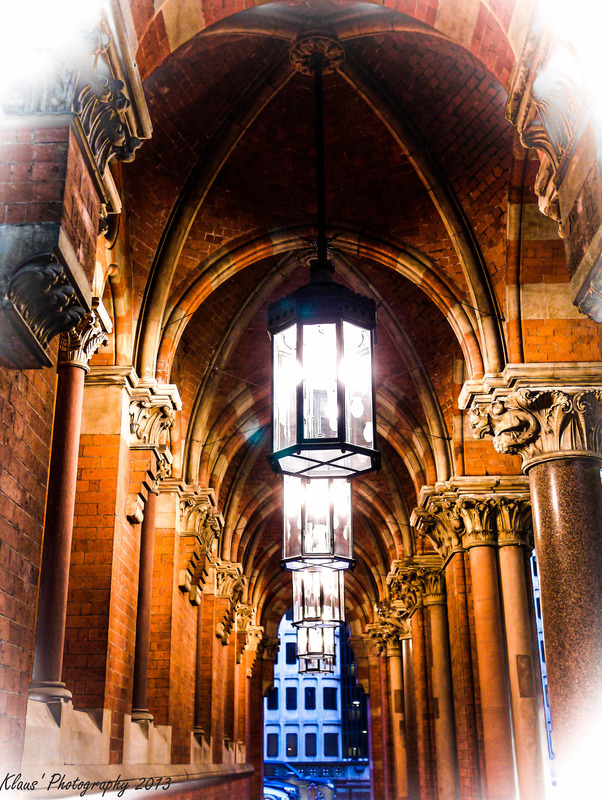 Säulengang in der St.Pancras Station/London