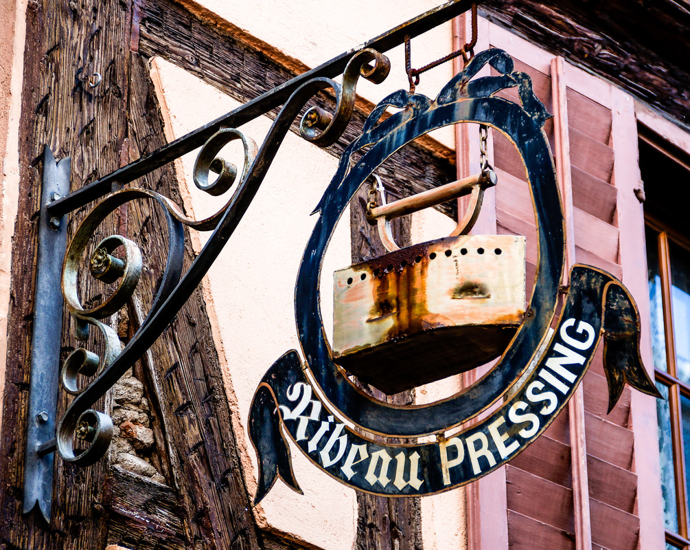 "zum alten Bügeleisen"??