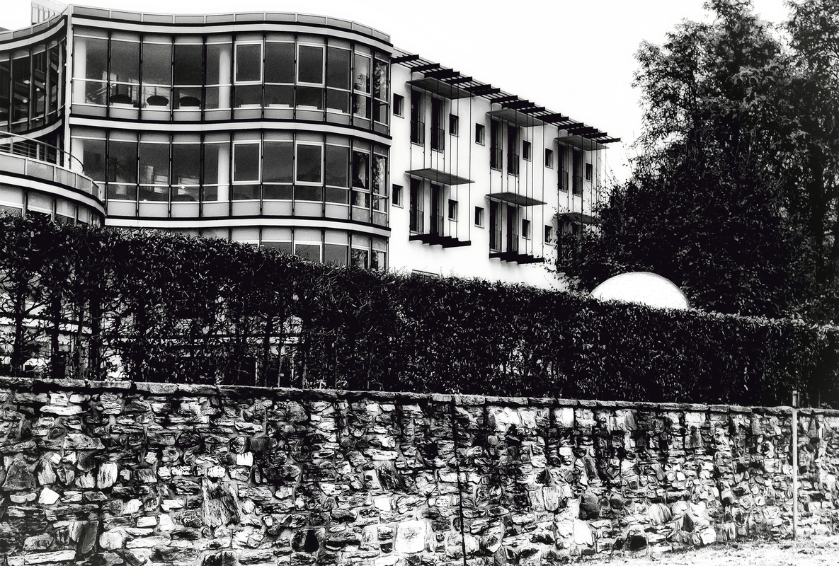 Eltville - moderne Architektur am Rheinufer