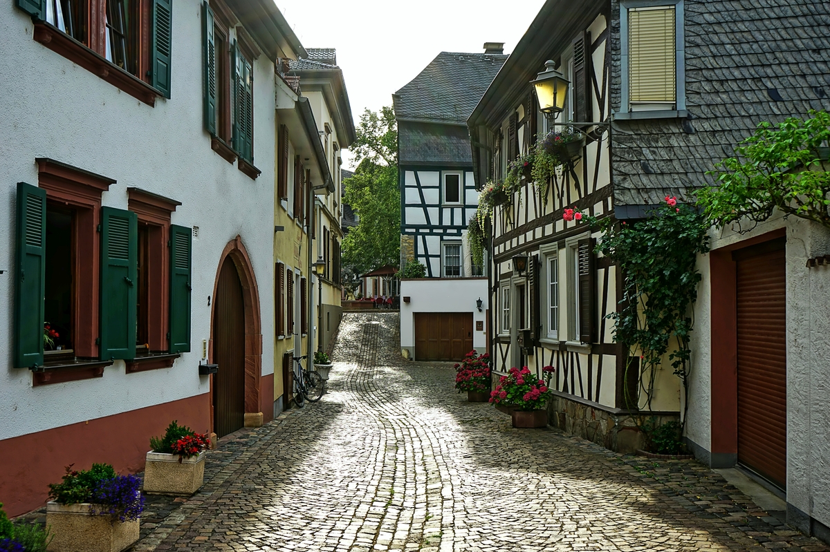 Eltville - Grabengasse im Gegenlicht