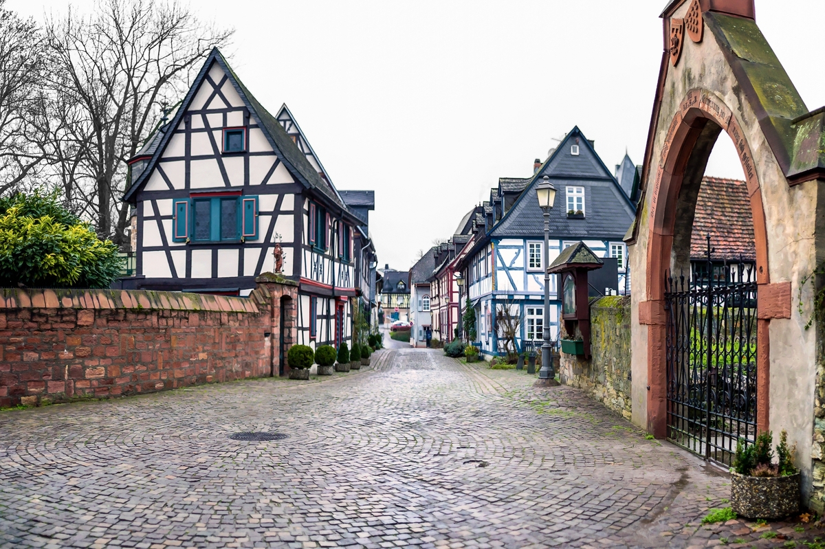 Eltville - Burgstraße - auch bei trübem Wetter schön