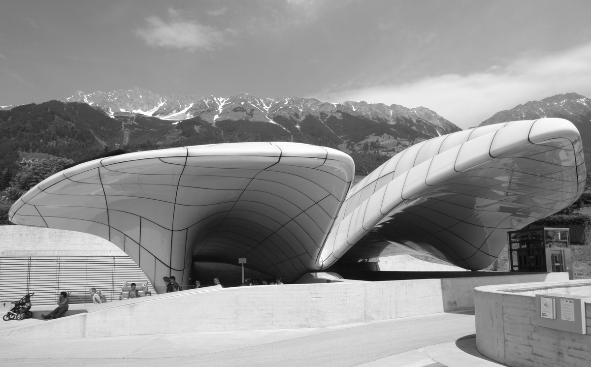 Moderne in den Bergen