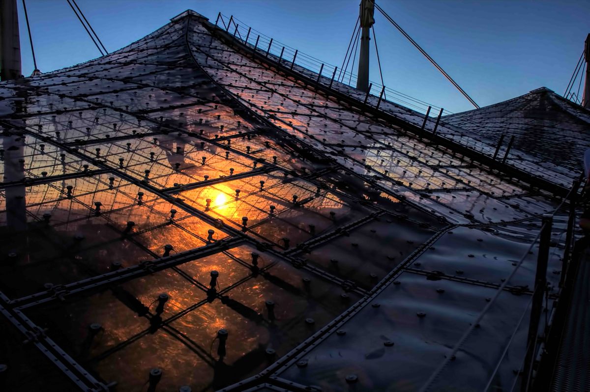 Sonnenuntergang auf dem Dach des Olympiastadions