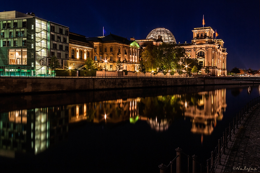 Reichstag bei Nacht