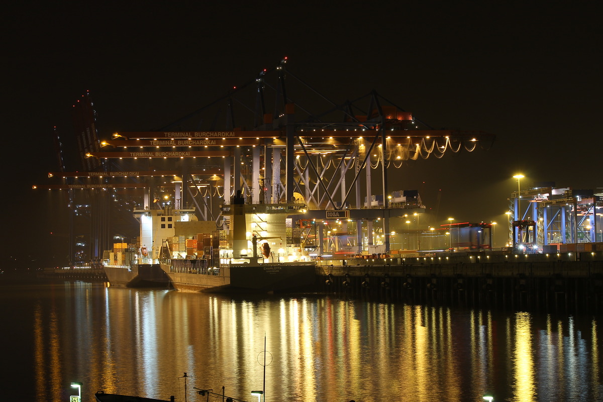 nachtschicht im hafen