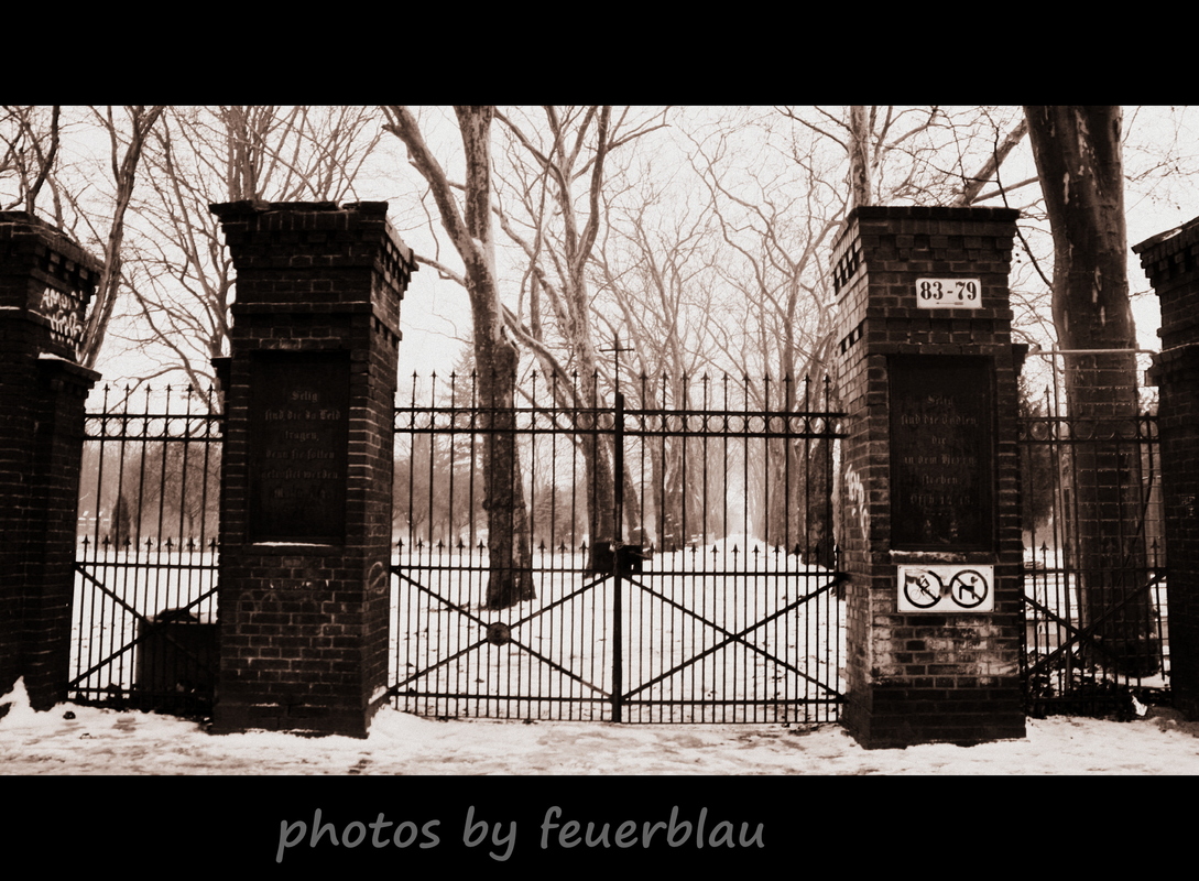 Eingang zu einem alten Friedhof in Berlin/Neukölln