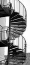 Treppenaufgang in schwarz-weiß