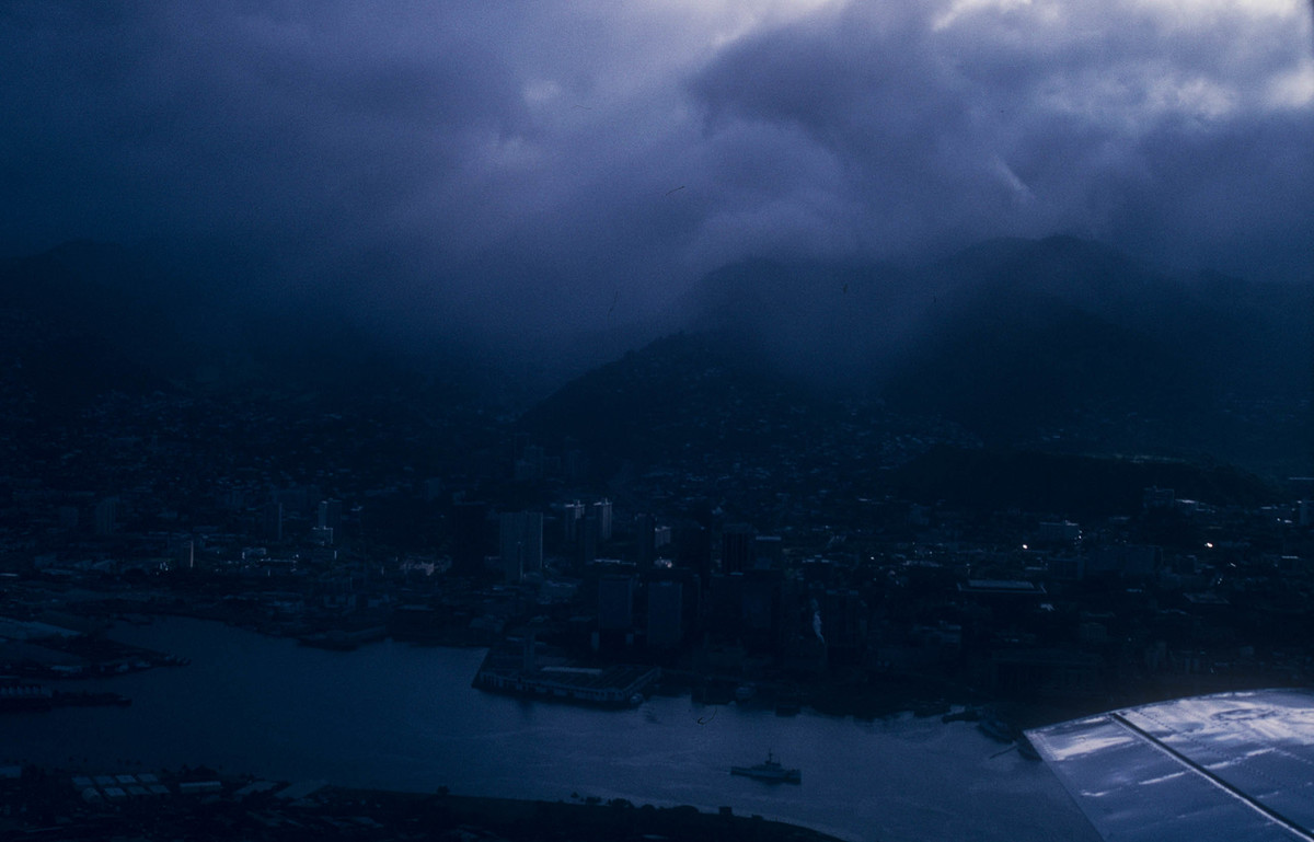 DURCHSTART BEI SCHLAGWETTER AUF DER INSEL OAHU - HAWAI