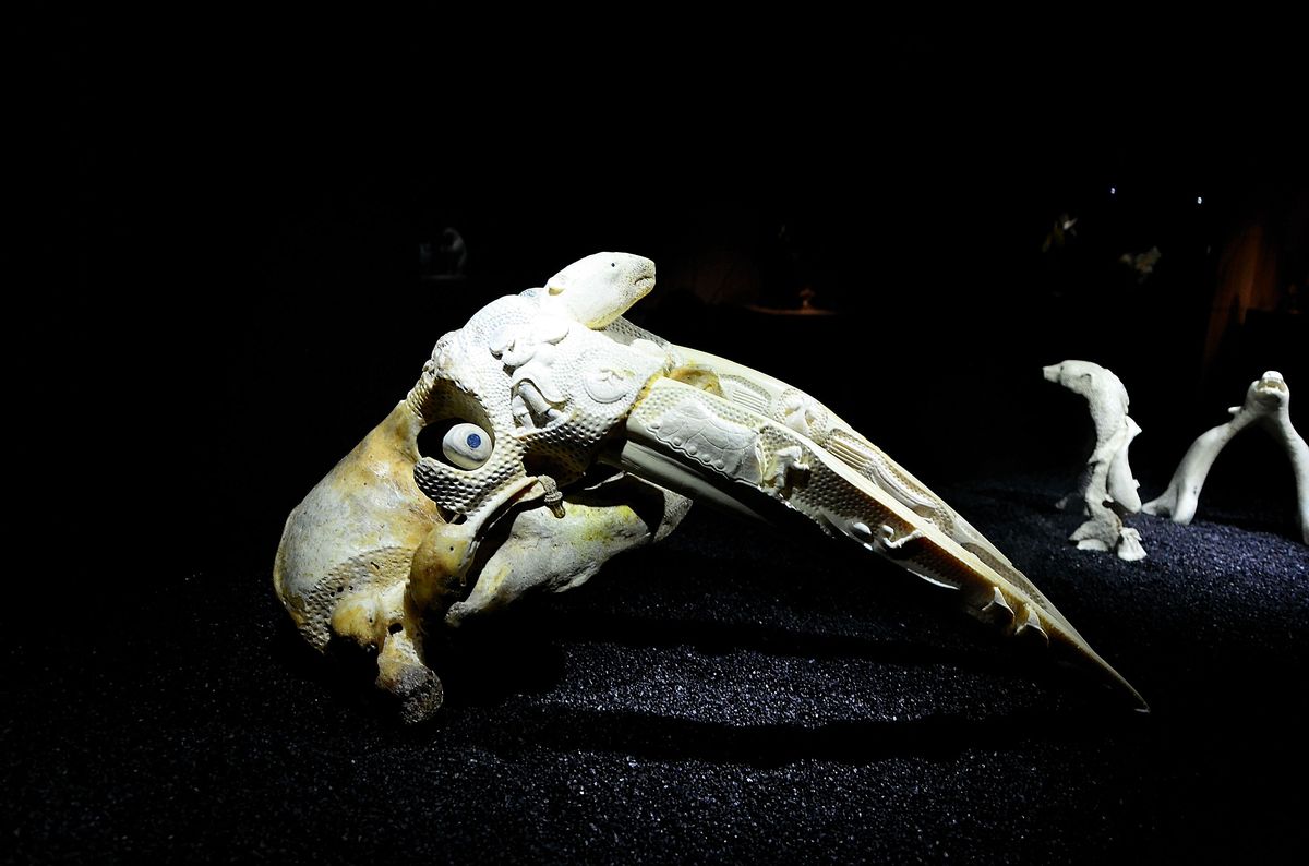 Knochenschnitzerei der Inuit Eskimos