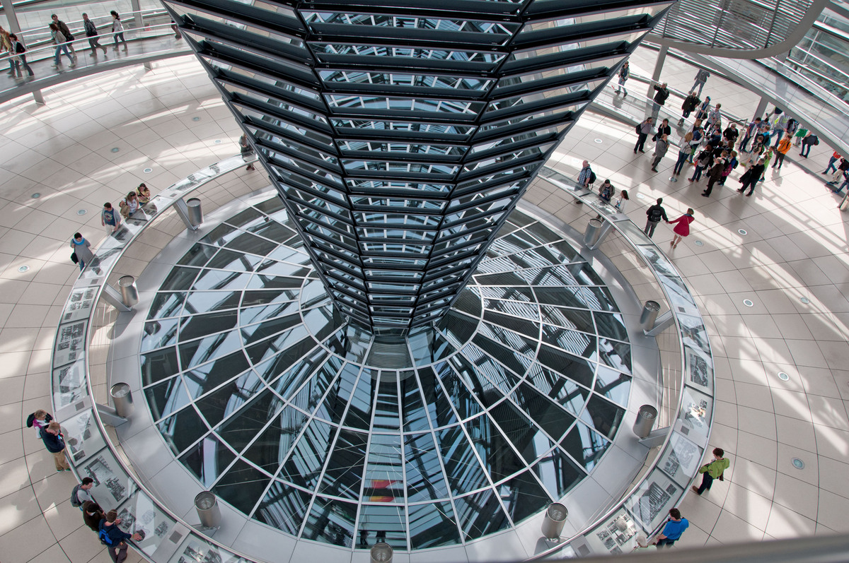 Über dem Bundestag