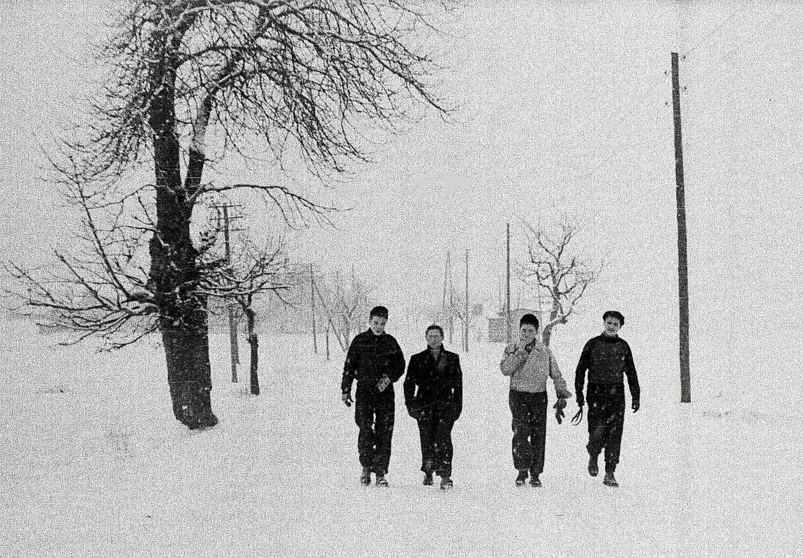 1955:      5 Schulfreunde im Schneetreiben