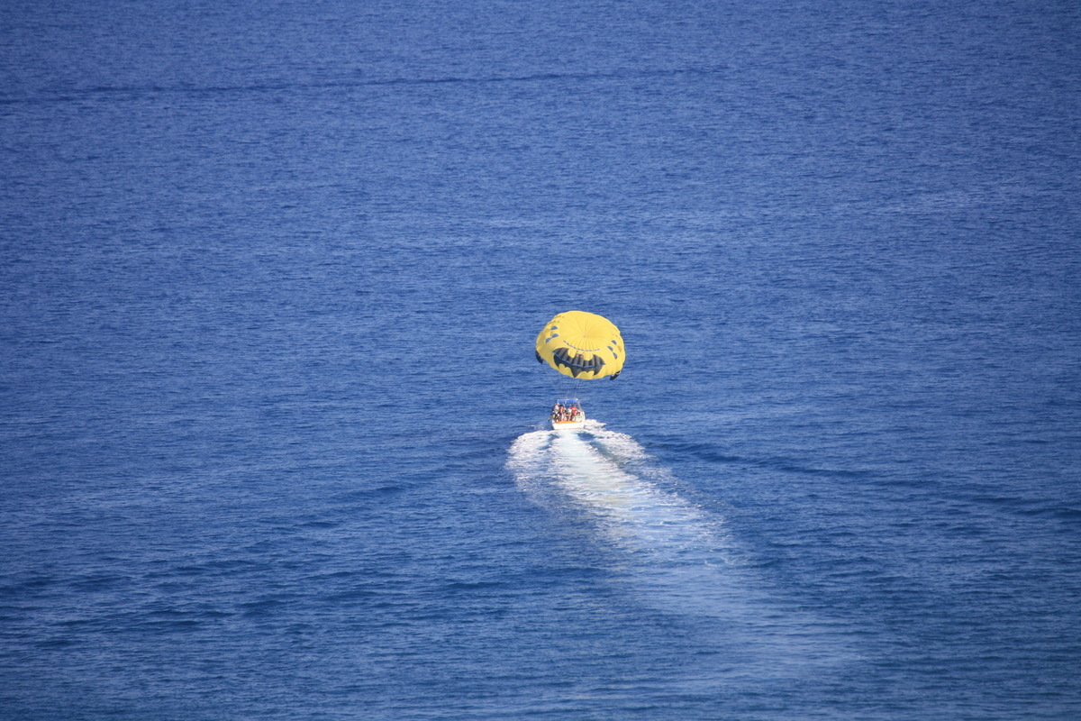 Mit dem Fallschirm übers Mittelmeer in Faliraki, Rhodos