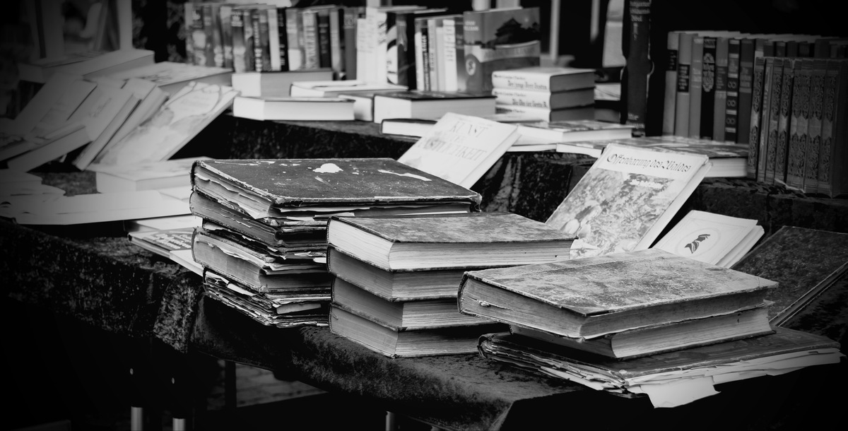 Herrlich alte Bücher auf dem Bücherflohmarkt 
