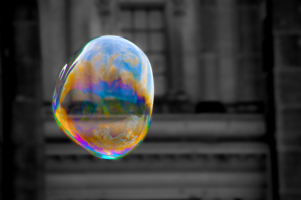 Faszinierendes Farbspiel einer Seifenblase 