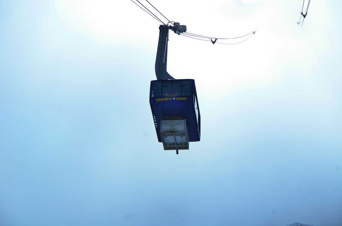 Seilbahn mit 10 Tonnen schwerem Wassertank (gefüllt)