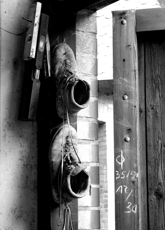 Altes Handwerk - "...an den Nagel gehängt."