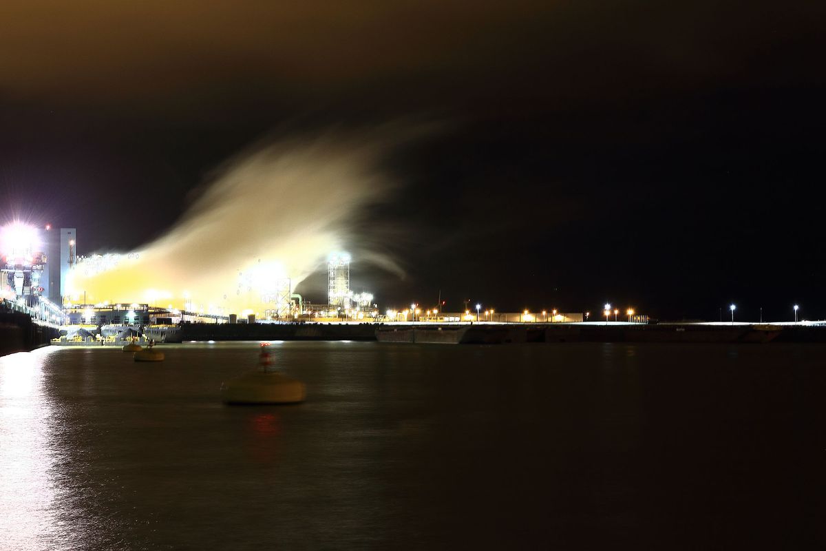 Viel  Wind  im  Hafen..............