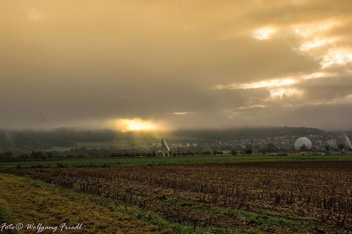 Erdfunkstelle bei Fuchsstadt nach Nebelauflösung