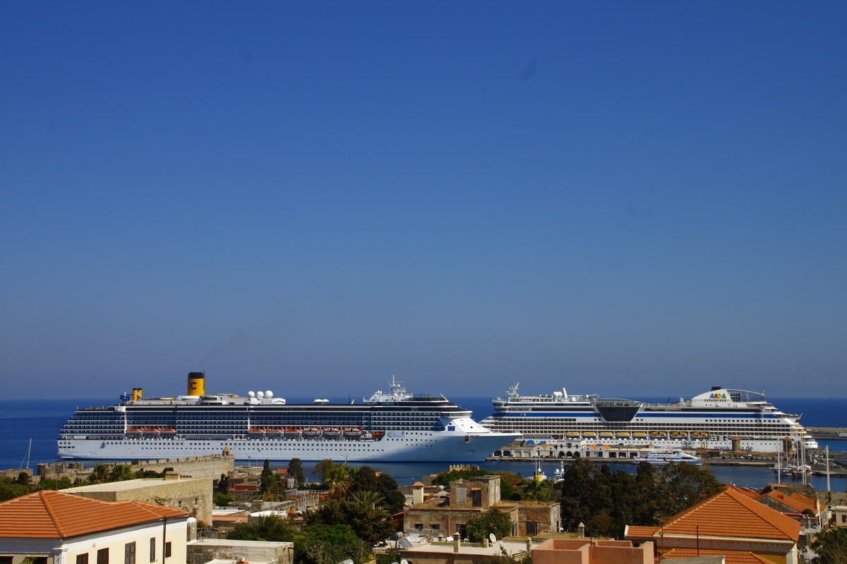 Rhodos zwei Giganten machen Urlaub