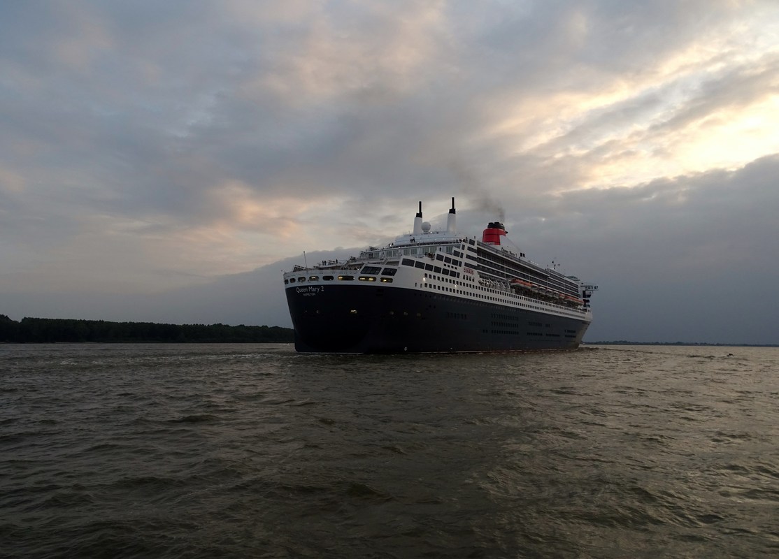 Die" Queen" auf der Elbe