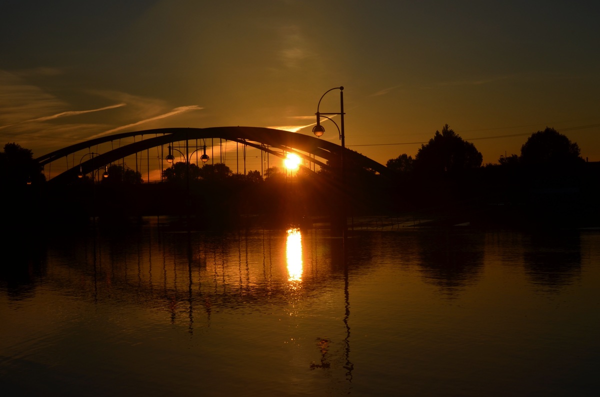 Sonnenaufgang an der Elbe