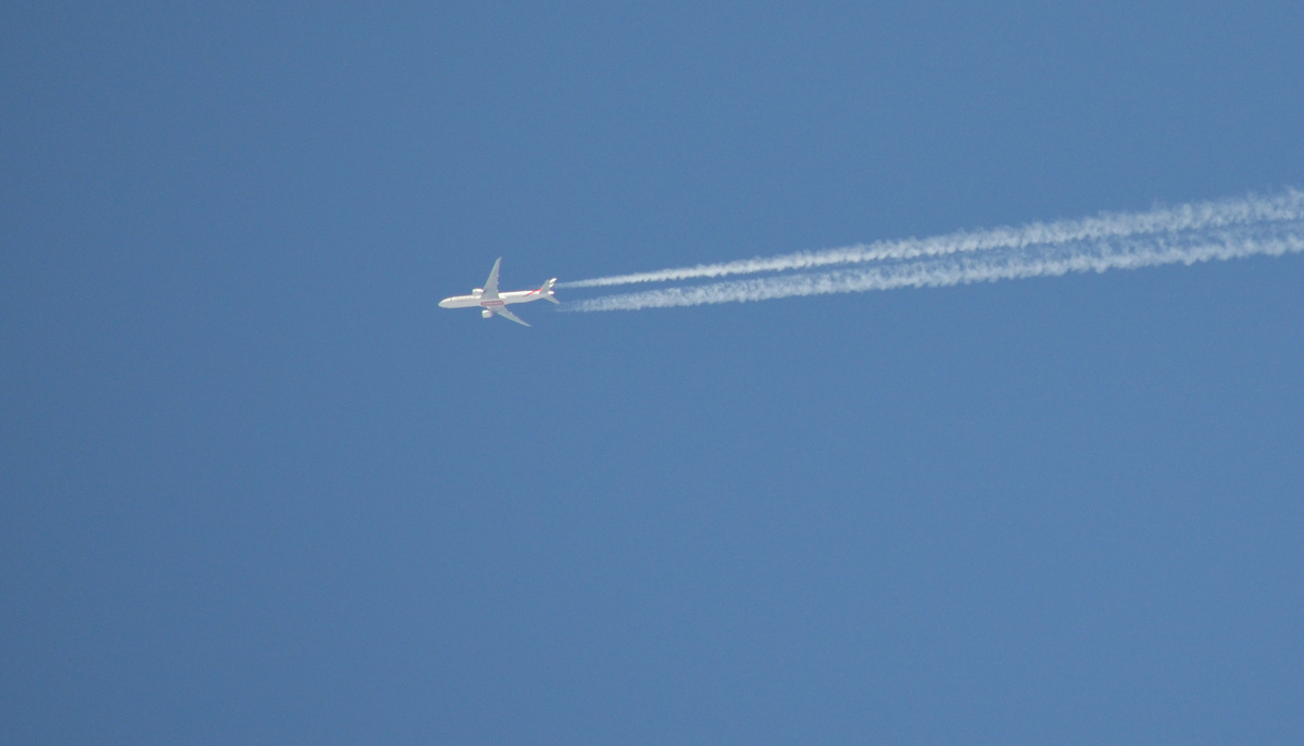 ein flugzeug,mal schnell erwicht über unseren stall