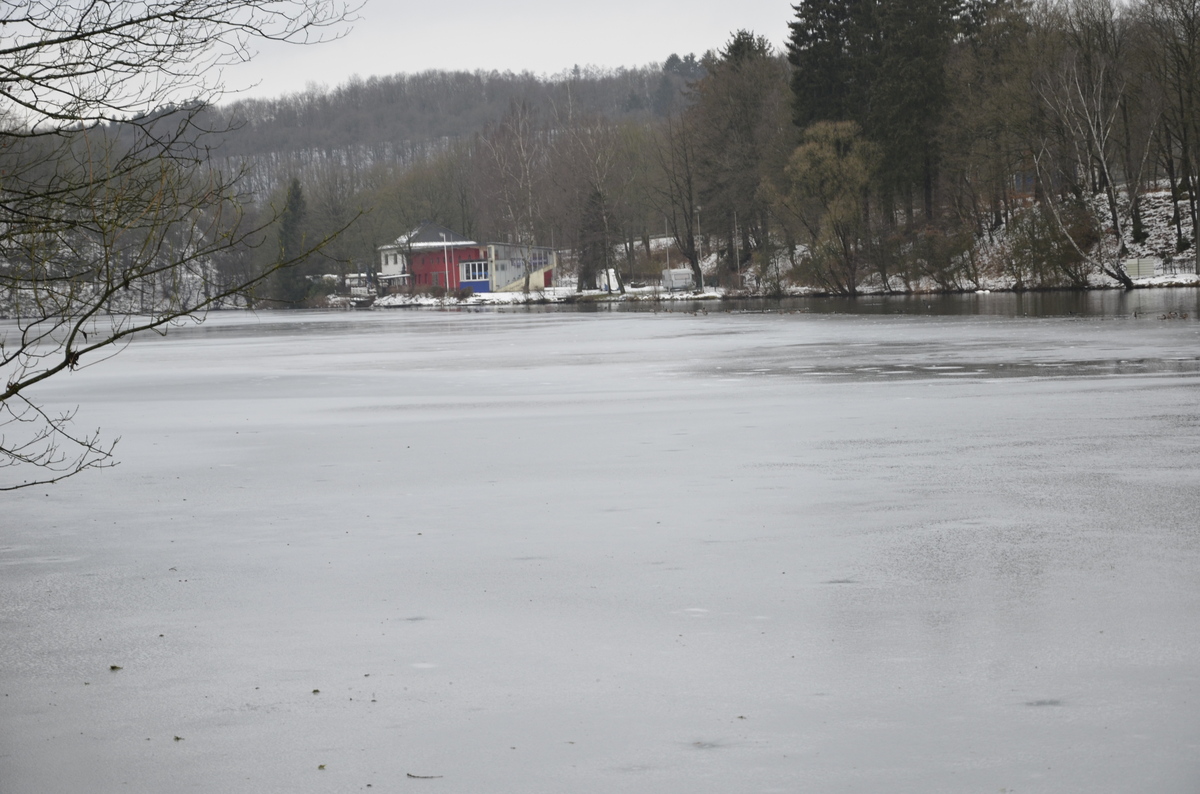 Stausee im Winter