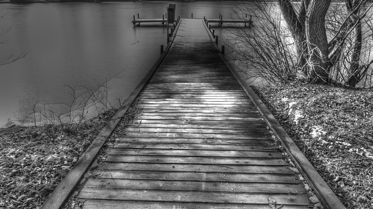 Der Steg in s/w