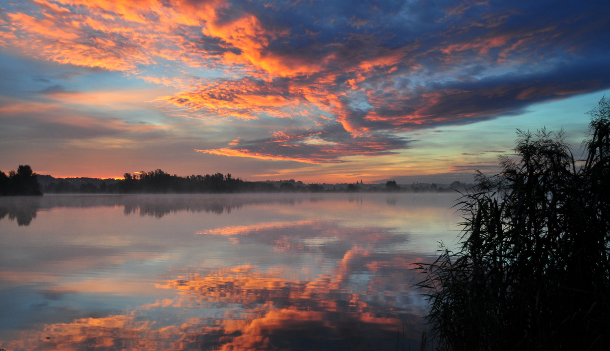Wolken über dem See