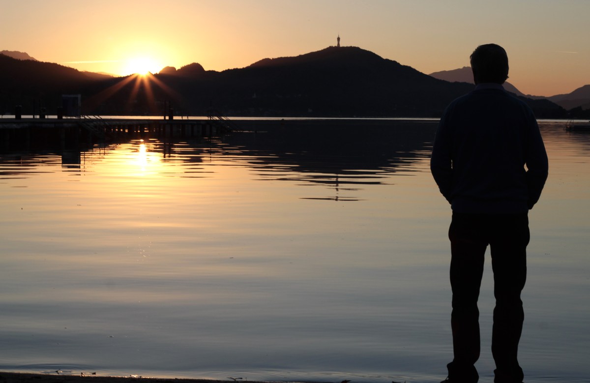 Die letzten Sonnenstrahlen am Wörthersee