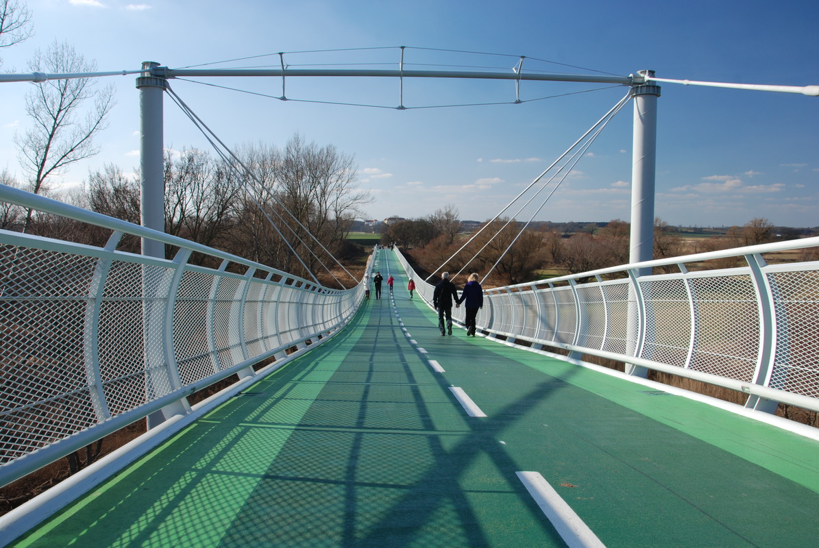Fahrrad und Fußgängerbrücke